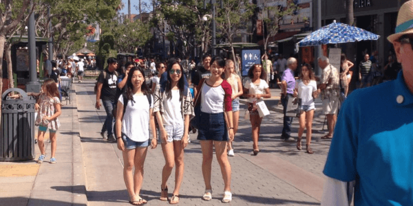 確かサンタモニカらへん（筆者右）